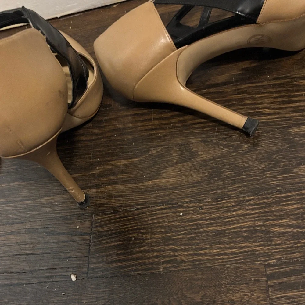 Michael Kors Black and Tan Women's Shoes - Picture 10 of 12